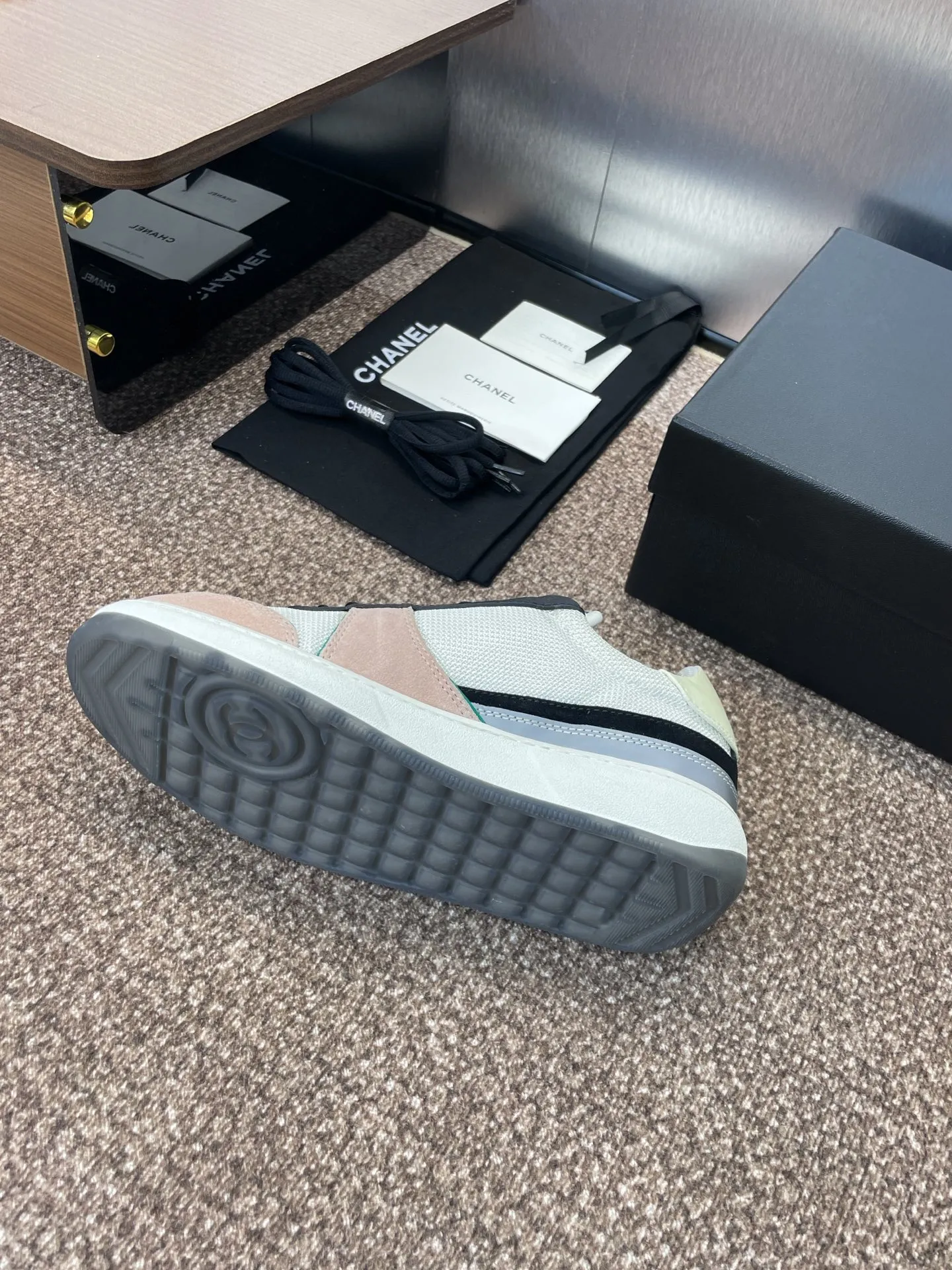 Factory price P580 CHANEL Autumn and winter classic series lace-up casual women's shoes Xiaoxiang letter logo thick-soled round-toe color-blocking sports skateboard shoes Material: imported sheepskin leather upper, imported environmentally friendly breathable mesh cloth + environmentally friendly breathable mesh lining + original molded Tpu outsole Size: Women's size 35-42 (40.41.42 customization is not returnable)
